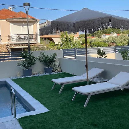 Trinity Pool White Willa *