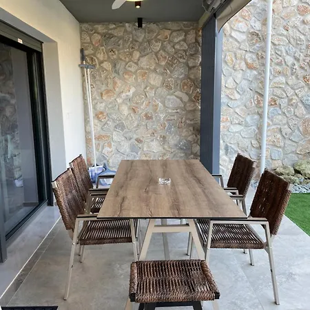 Willa Trinity Pool White Nea Iraklitsa