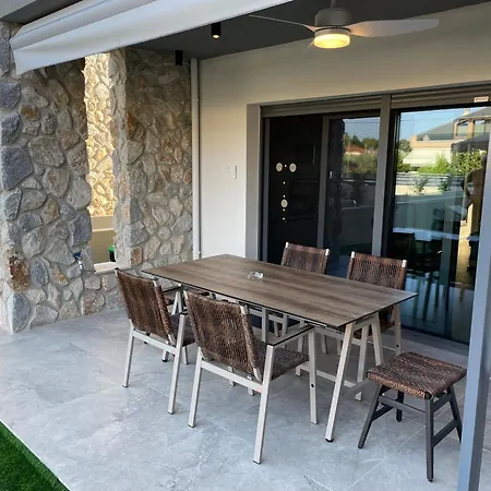 Willa Trinity Pool White Nea Iraklitsa