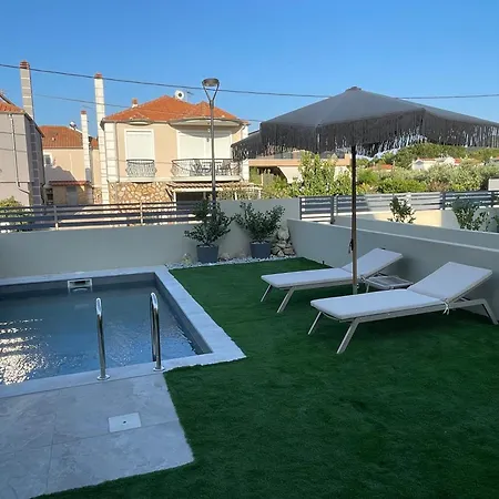 Trinity Pool White Willa