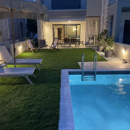 Trinity Pool White Willa