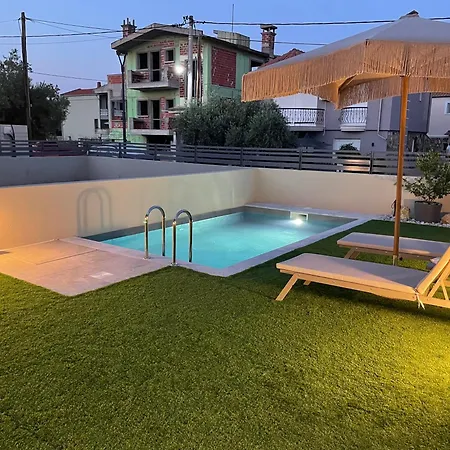 Trinity Pool White فيلة *