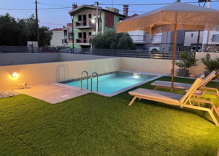 Trinity Pool White 别墅 *